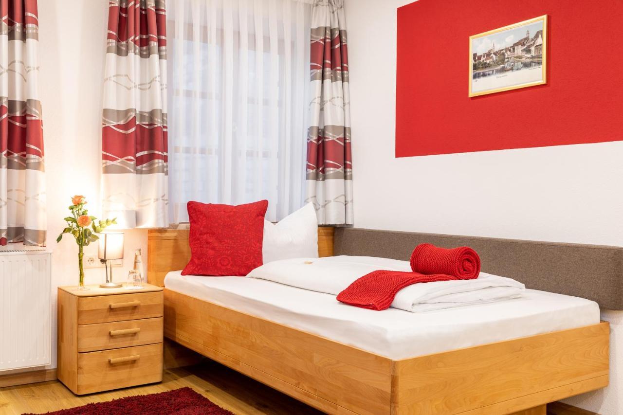 Hotel Restaurant Goldener Hirsch Donauwörth Eksteriør billede
